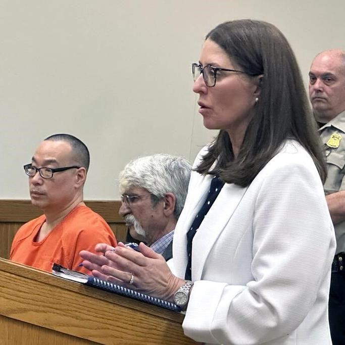 Fall trial set for pharmacist in 11 Michigan meningitis deaths after plea deal talks fizzle